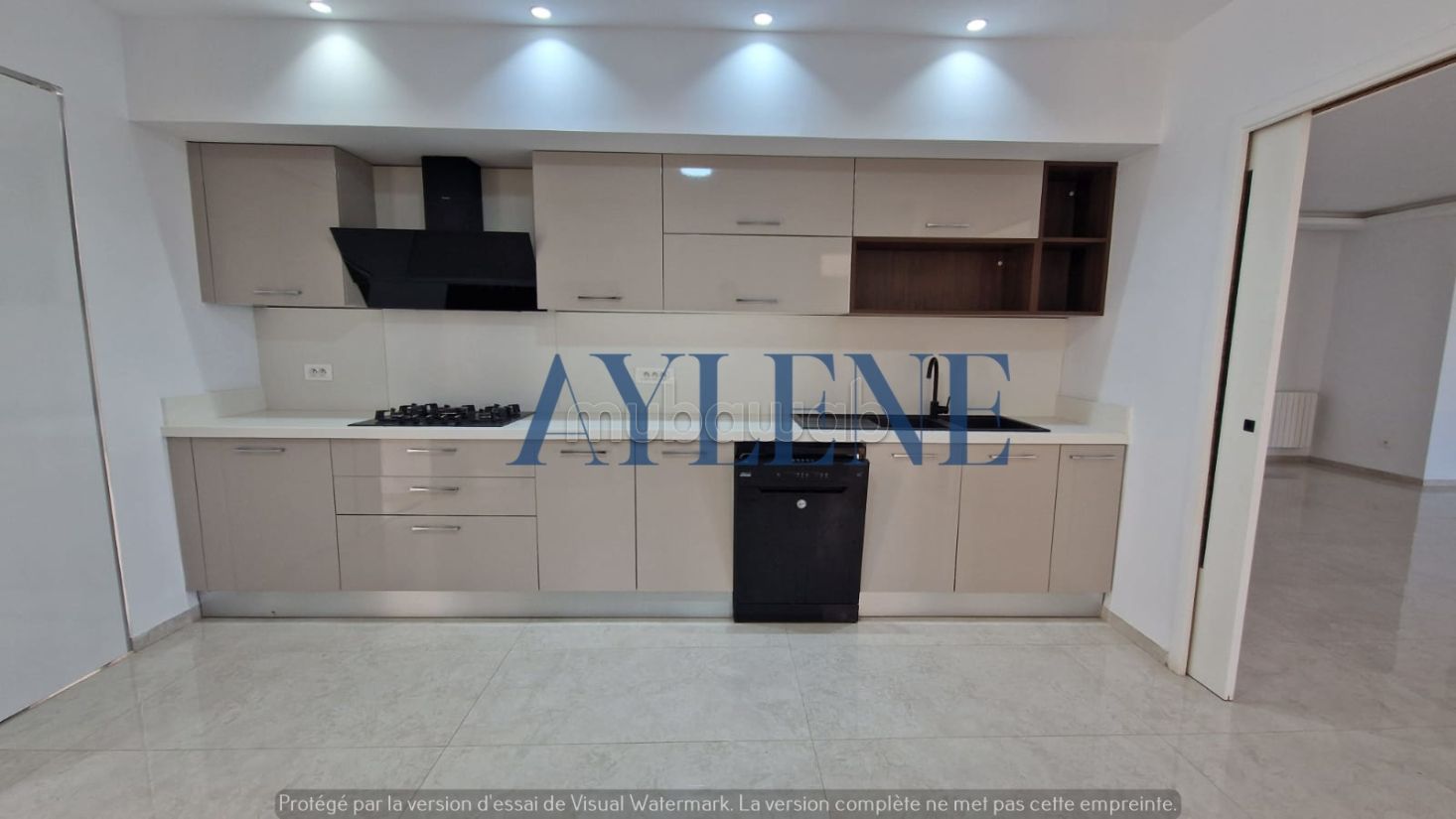 S3 with garden and sea view