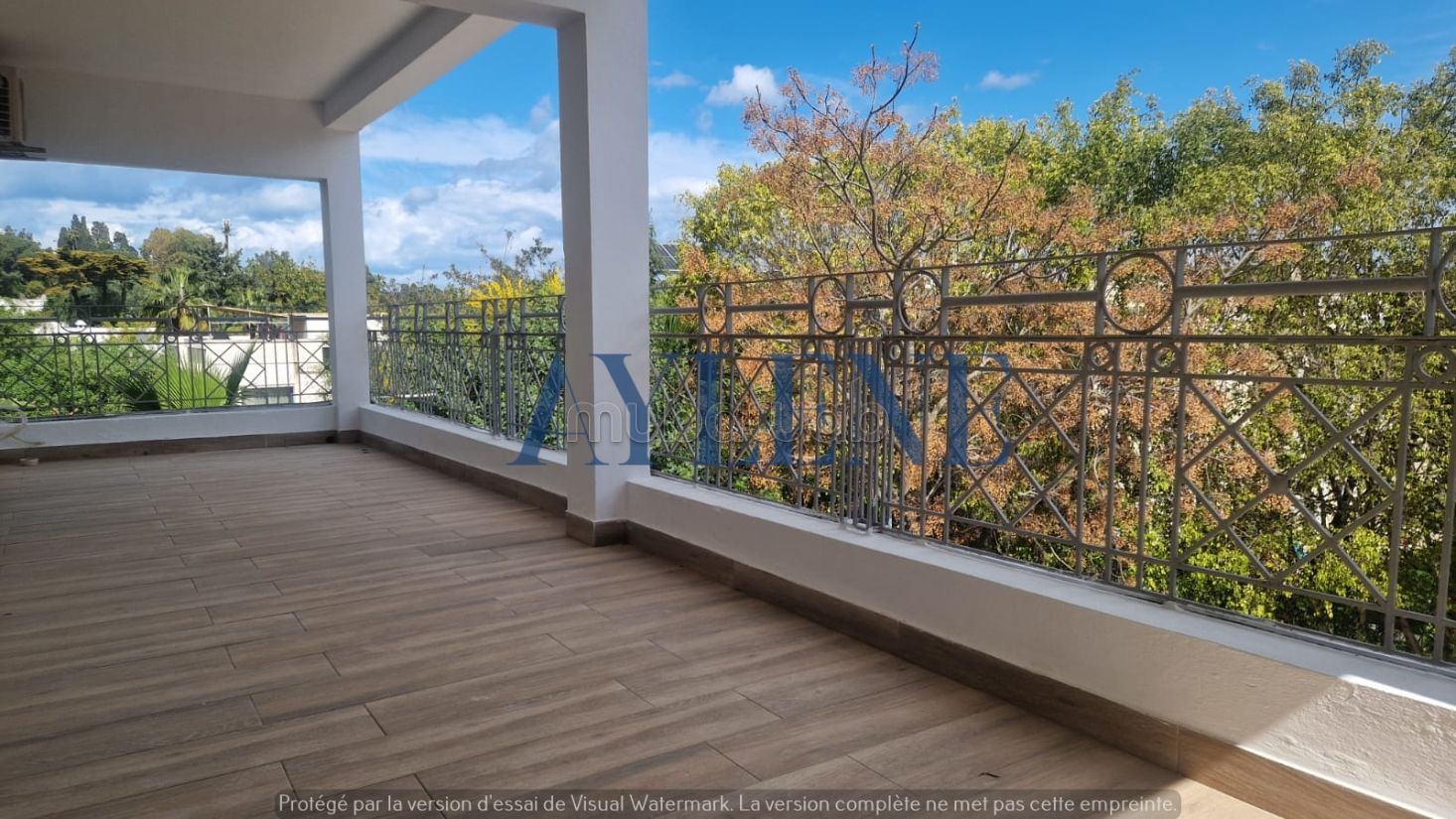 S3 with garden and sea view