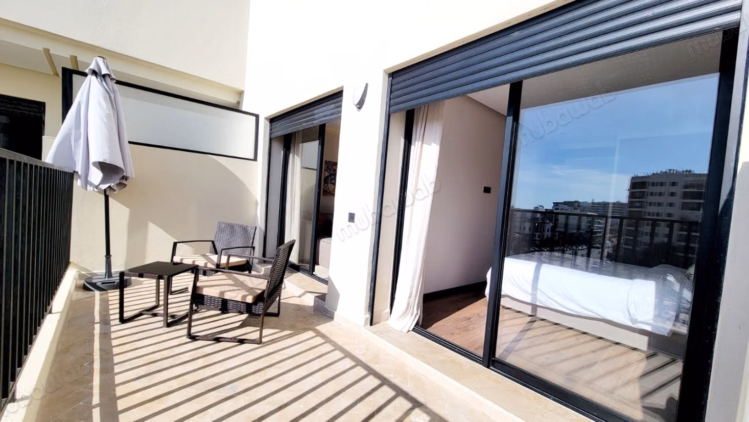Studio neuf plein sud avec terrasse et parking – Palmiers