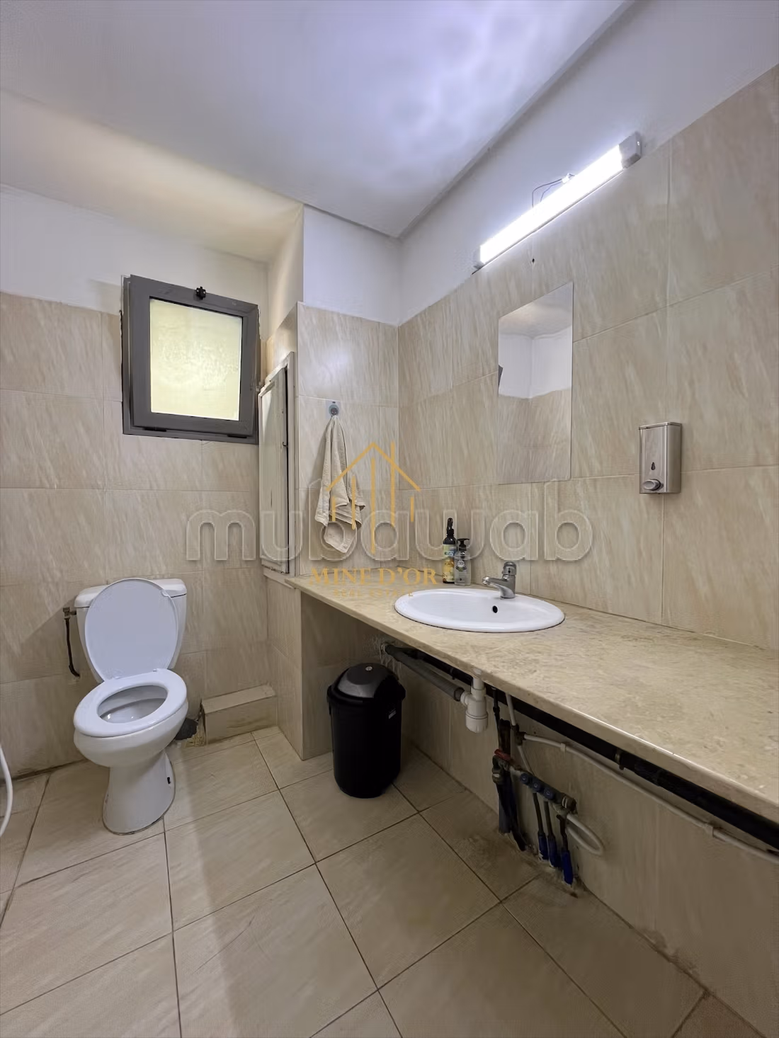 À Louer Plateau spacieux 335m² à Montplaisir
