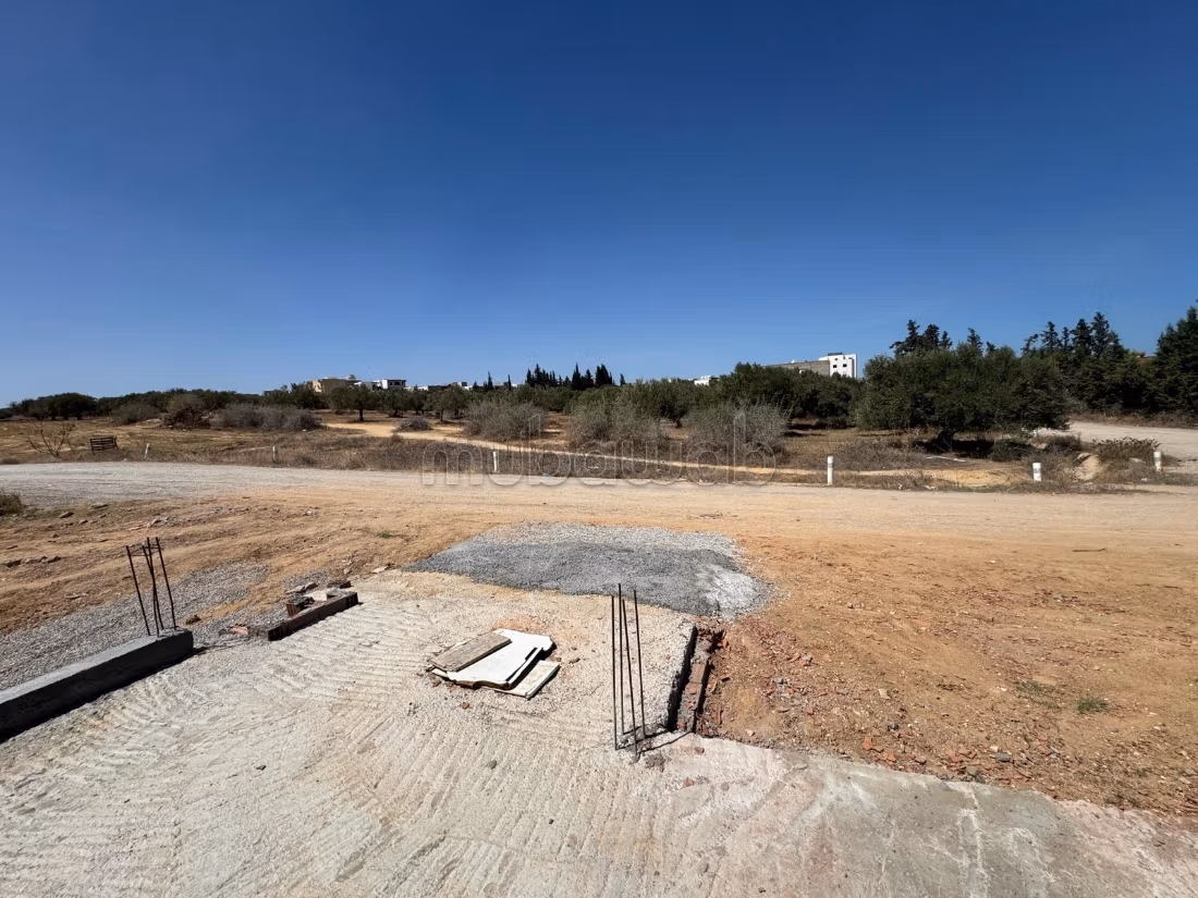 In vendita un terreno edificabile a Chott Meriem
