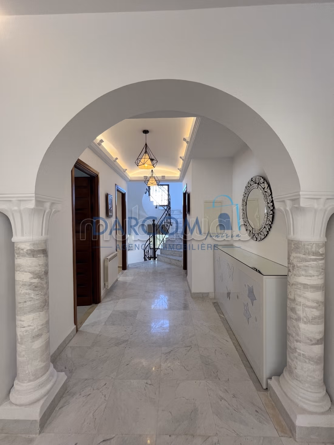Villa lussuosa arredata nei Giardini di Cartagine