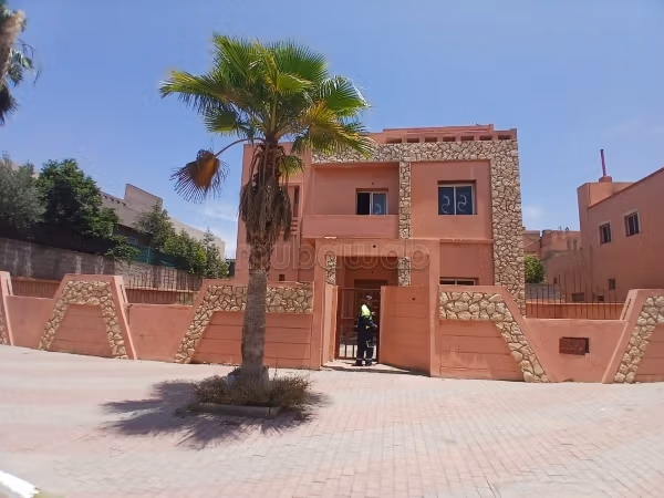 Villa semi terminada en venta