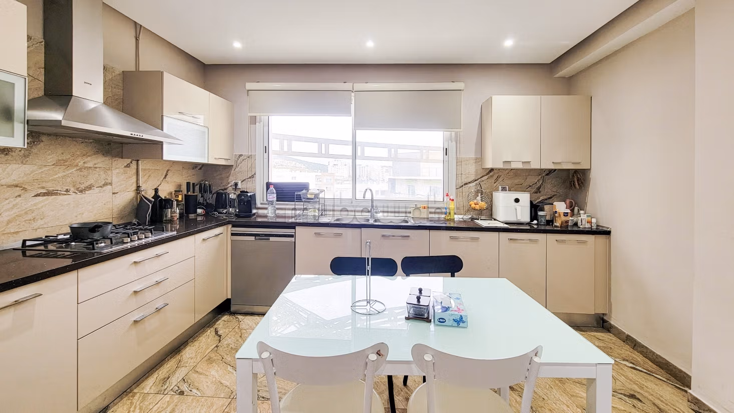 À vendre un appartement S2 à Jienen Ennasr