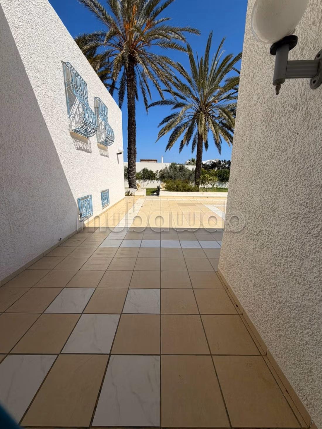 Villa de style djerbienne pieds dans l'eau à sousse