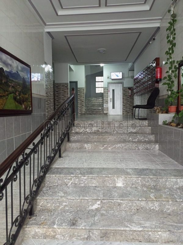 Appartement titré à vendre à Marchan. 1 Pièce. Salon traditionnel marocain, résidence sécurisée