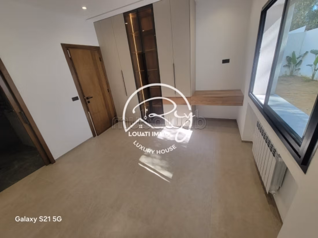 A vendre un Appartement s3 Avec Jardin à La Chotrana 1