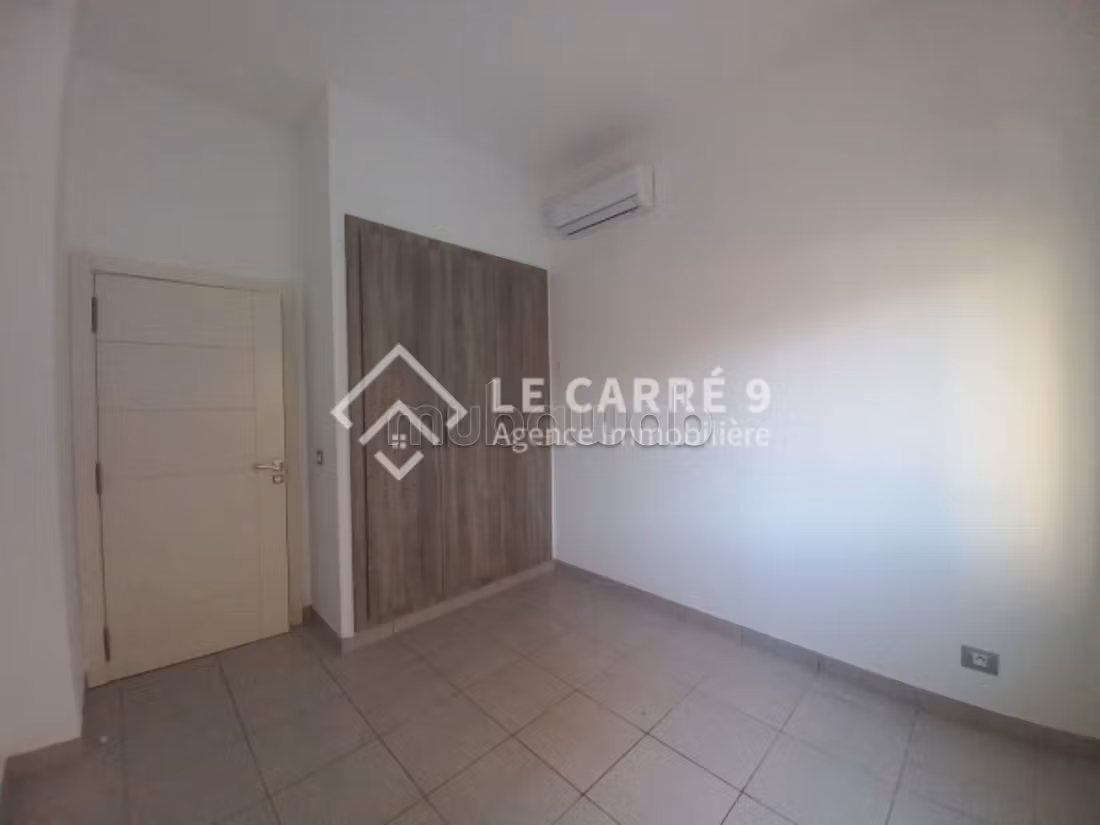 A vendre S4 aux Jardins de Carthage