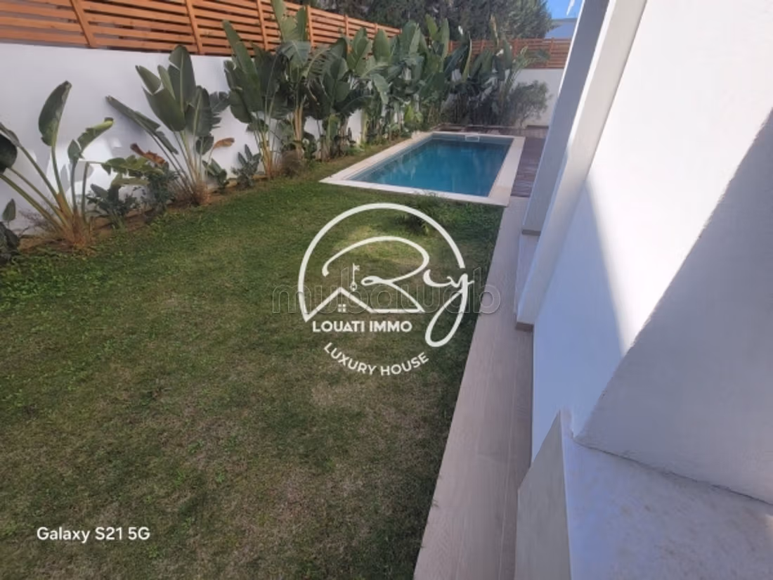 In vendita S3 con piscina a Chotrana 1