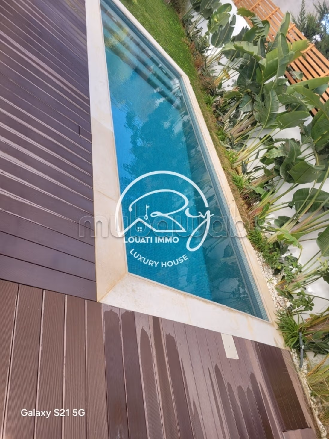 In vendita S3 con piscina a Chotrana 1