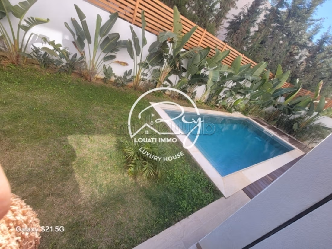 In vendita S3 con piscina a Chotrana 1