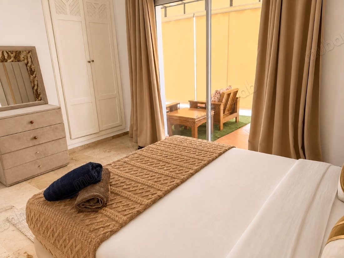 Location saisonnière à Secteur Touristique. Superficie 130 m². Ascenseur et places de parking