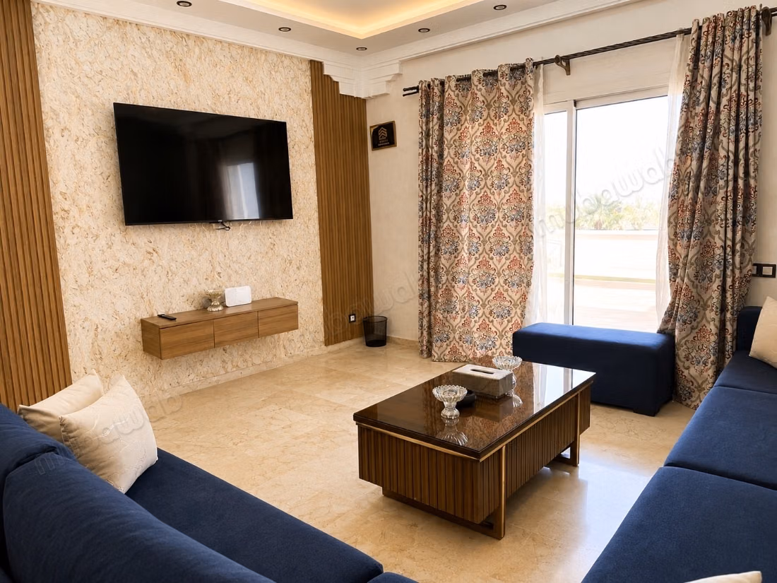 Location saisonnière à Secteur Touristique. Superficie 130 m². Ascenseur et places de parking