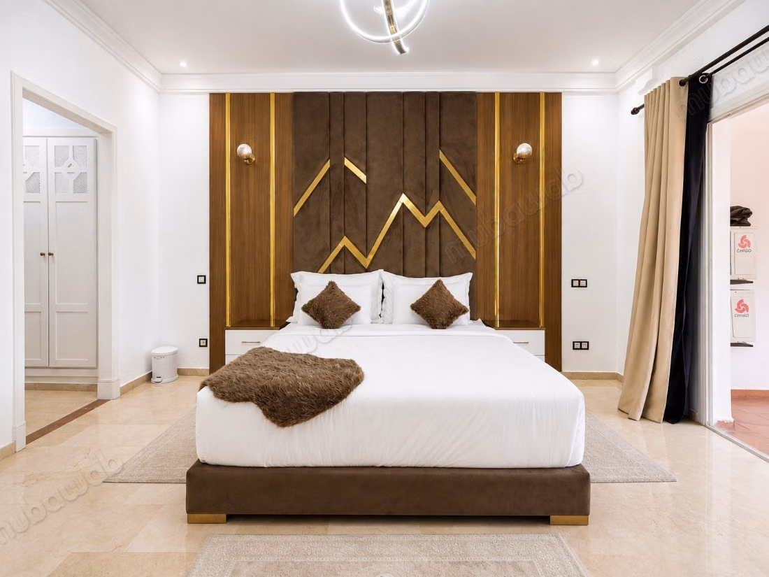 Location saisonnière à Secteur Touristique. Superficie 130 m². Ascenseur et places de parking