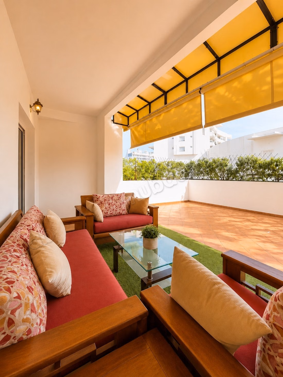 Location saisonnière à Secteur Touristique. Superficie 130 m². Ascenseur et places de parking