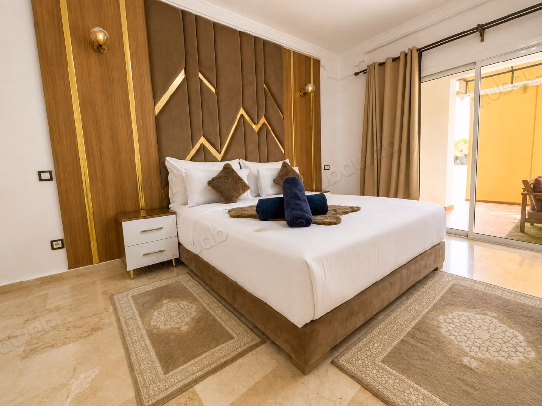 Location saisonnière à Secteur Touristique. Superficie 130 m². Ascenseur et places de parking