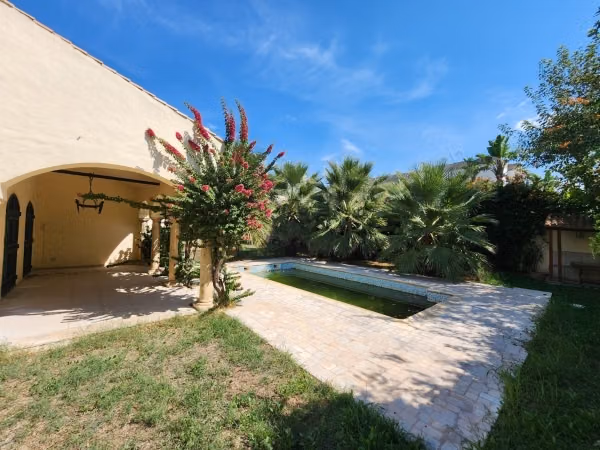 A louer villa s4 avec jardin et piscine