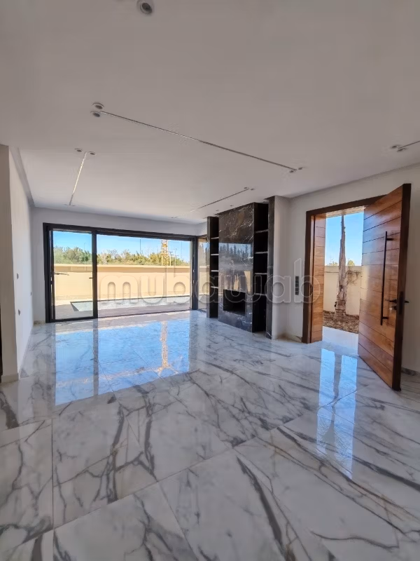 Magnifique villa à vendre neuve 6 chambres avec piscine – Route d’Amezmiz