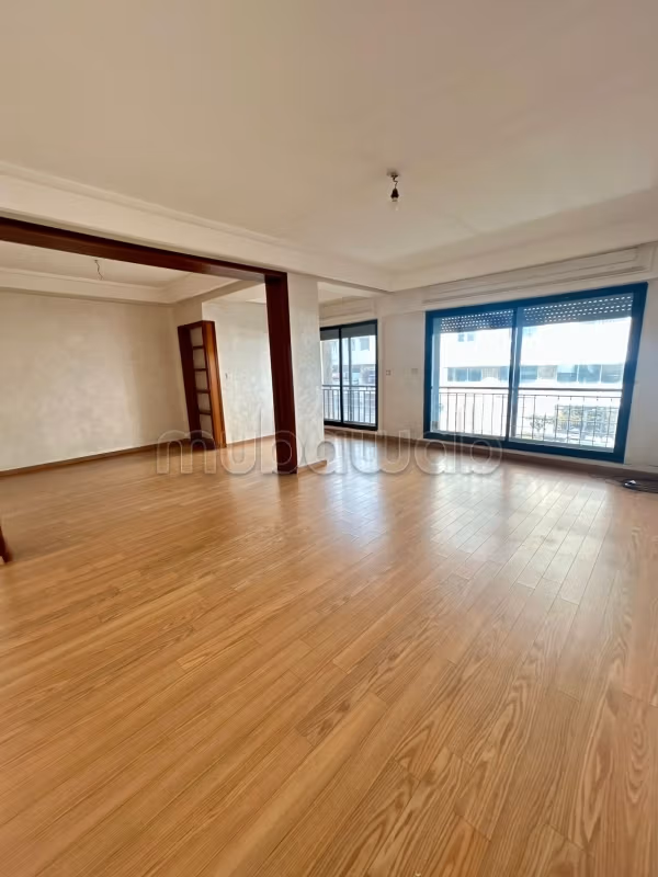 Beautiful 256 m² apartment for rent – Gauthier