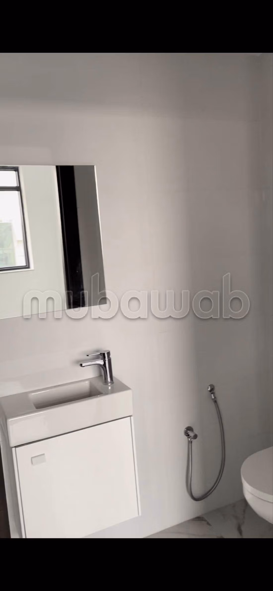New high standing office for rent in Ennasr