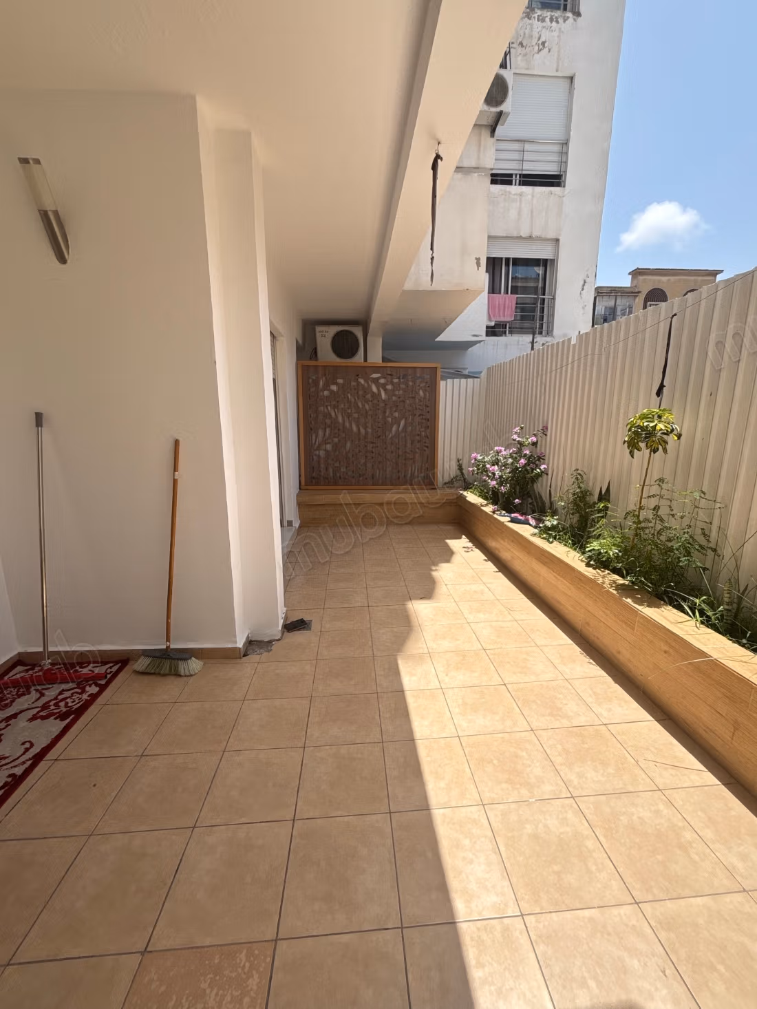 Flat for rent in Mers Sultan. 2 rooms. No Lift, Balcony