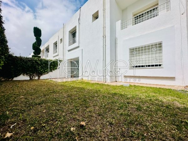 Villa S4 avec jardin à vendre à La Soukra