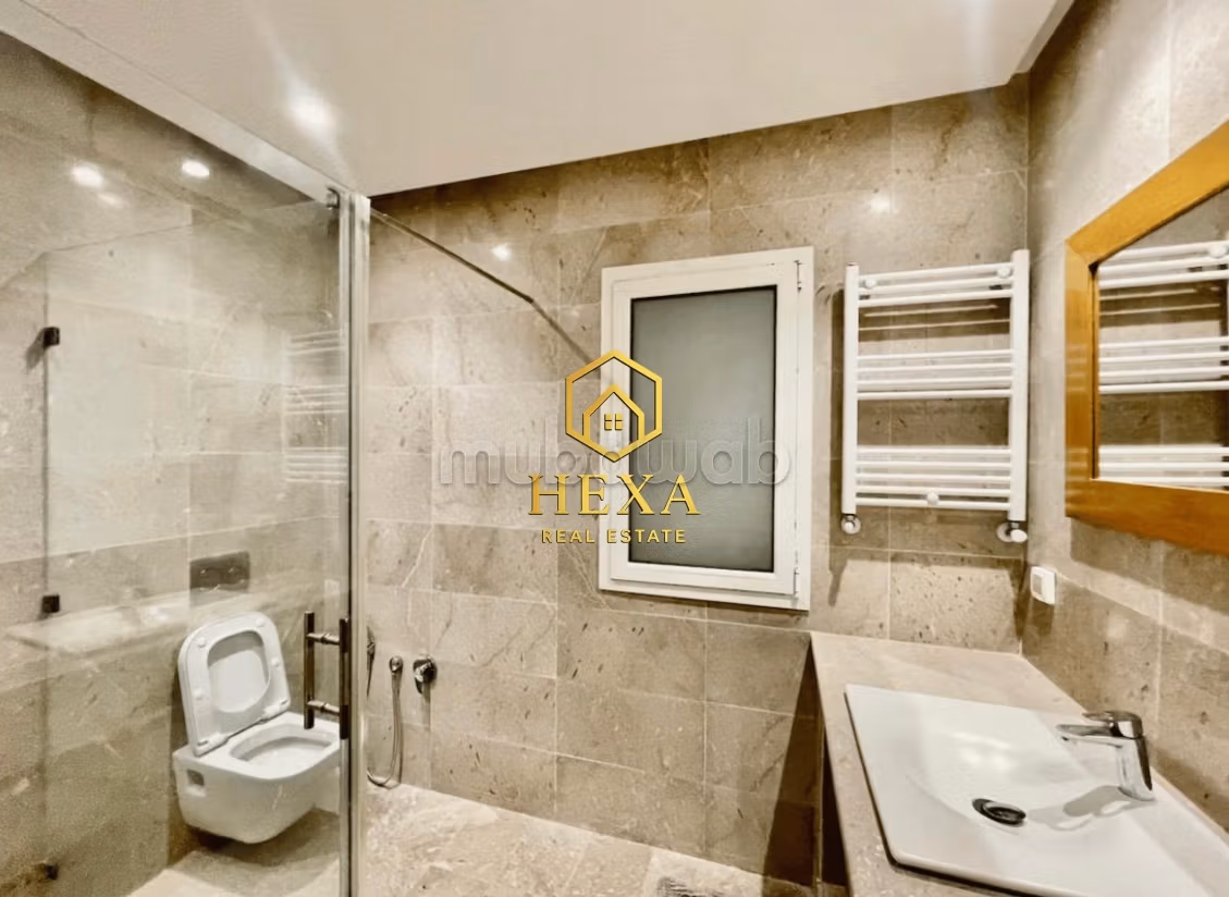 In vendita una villa con piscina a Gammarth