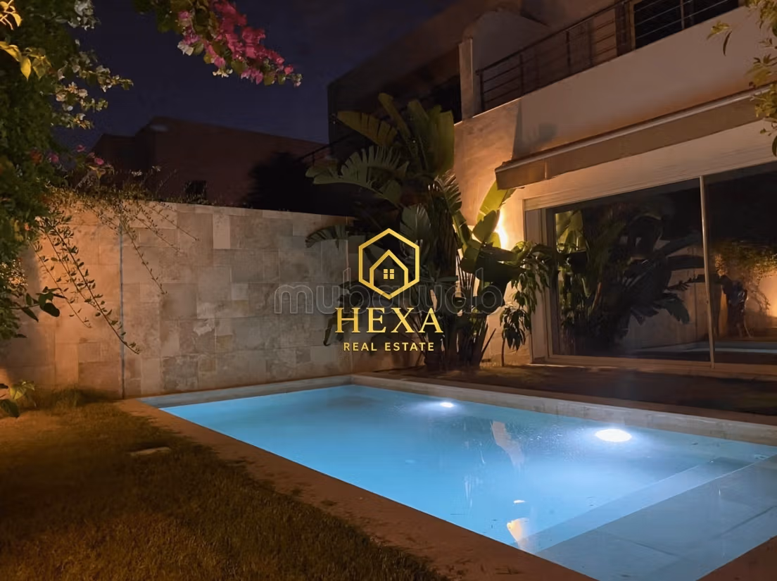 In vendita una villa con piscina a Gammarth
