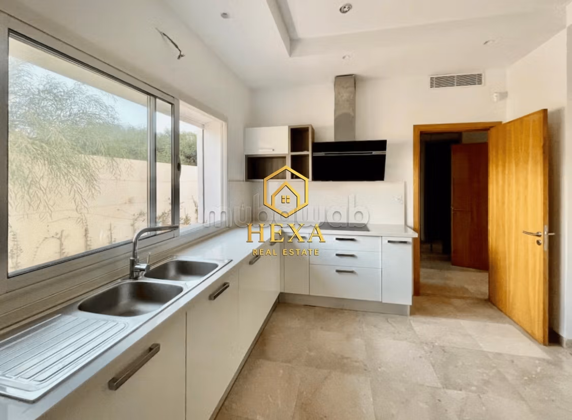 In vendita una villa con piscina a Gammarth