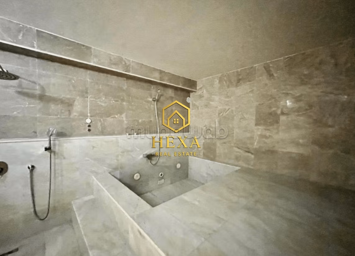 In vendita una villa con piscina a Gammarth