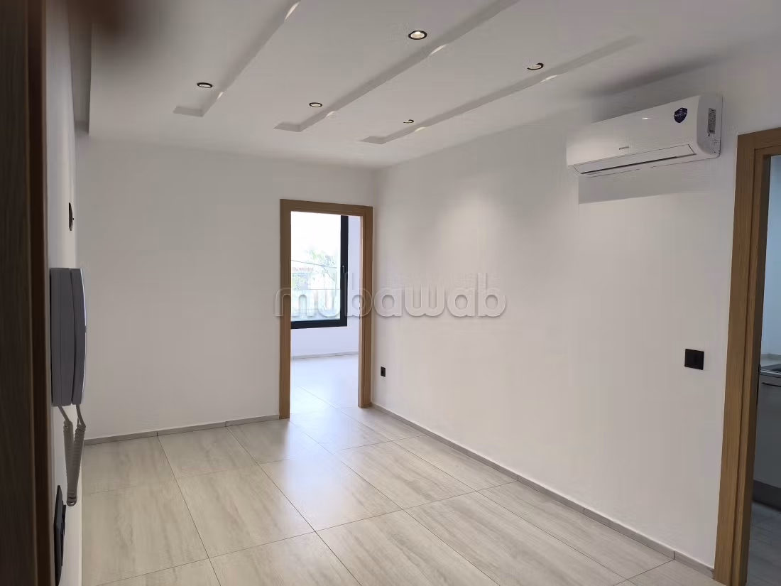 Bureaux en location à Radès. 
Surface totale 59 m². 
Avec ascenseur