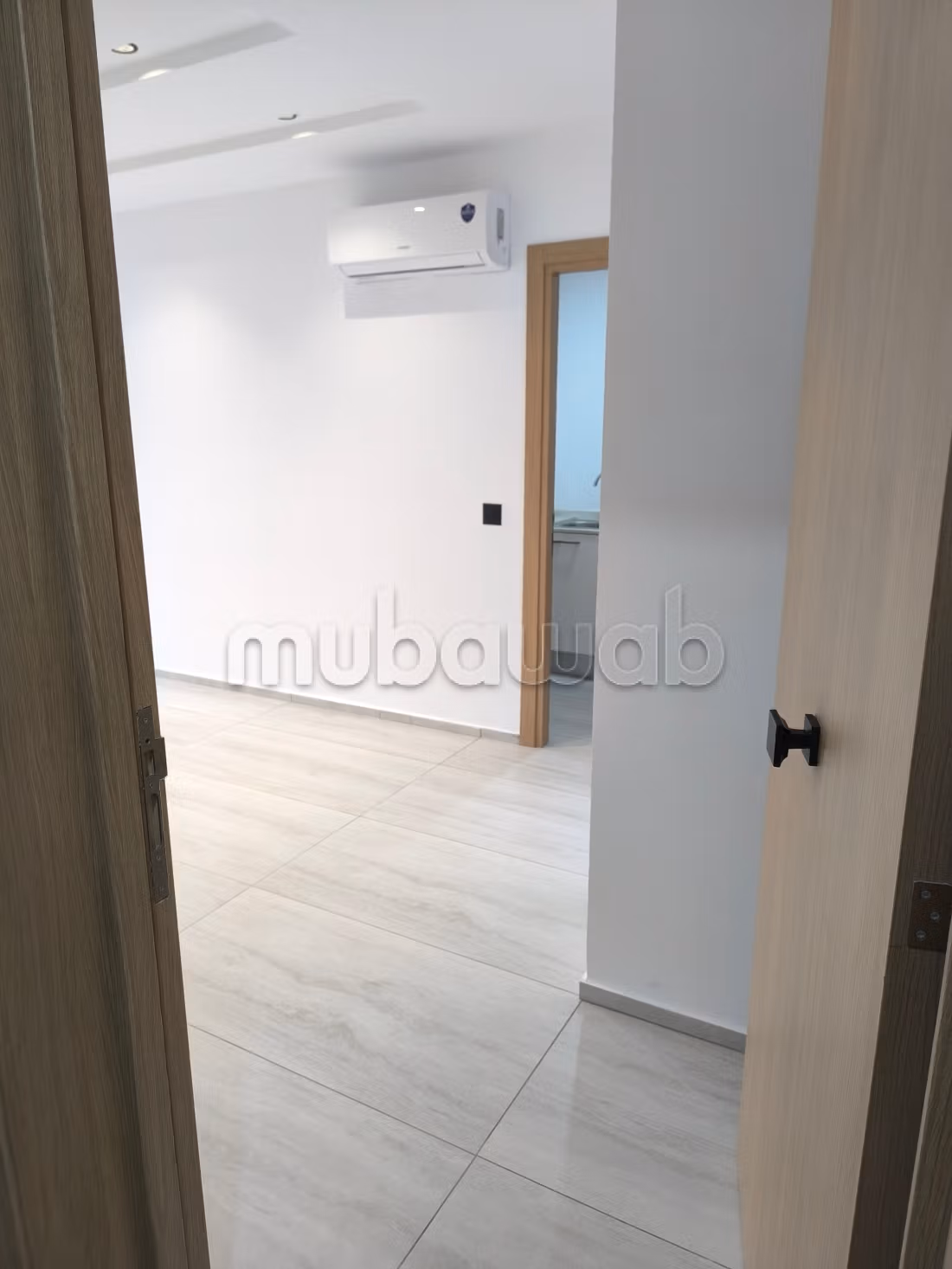 Bureaux en location à Radès. 
Surface totale 59 m². 
Avec ascenseur