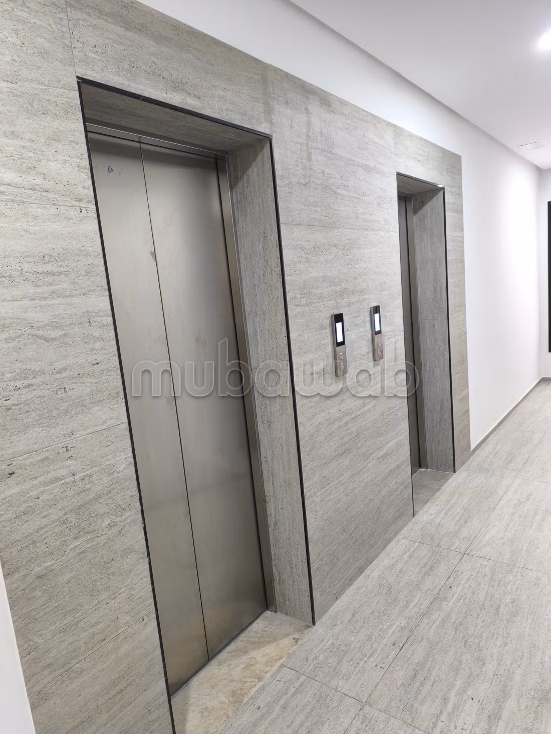 Bureaux en location à Radès. 
Surface totale 59 m². 
Avec ascenseur