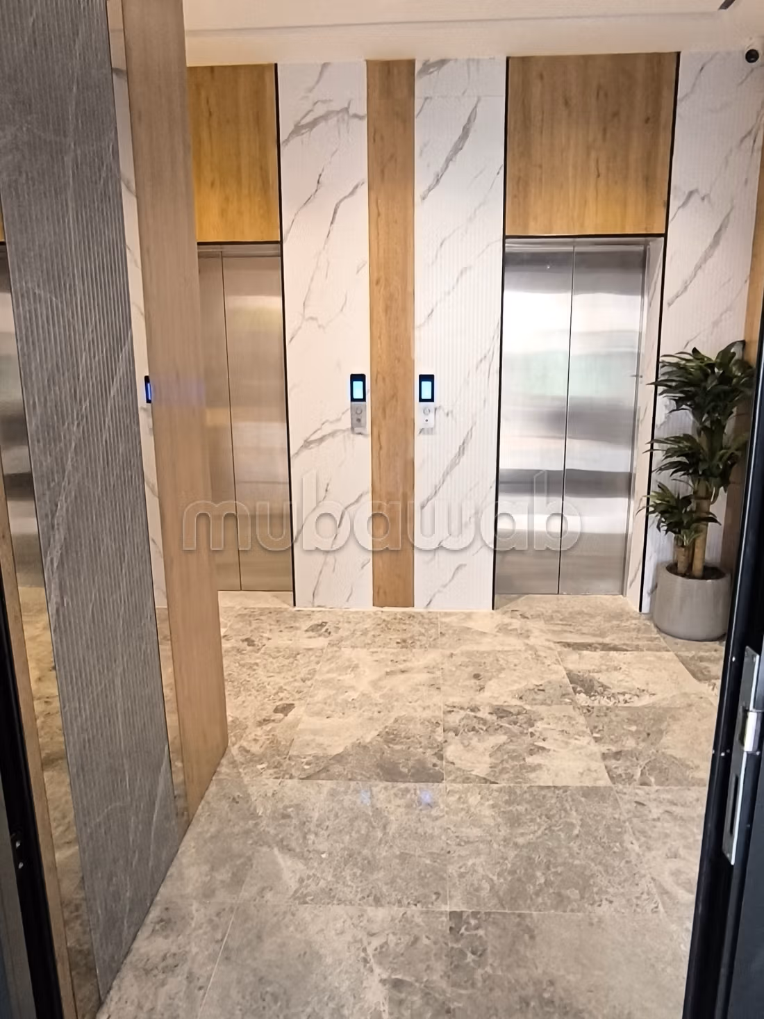 Bureaux en location à Radès. 
Surface totale 59 m². 
Avec ascenseur