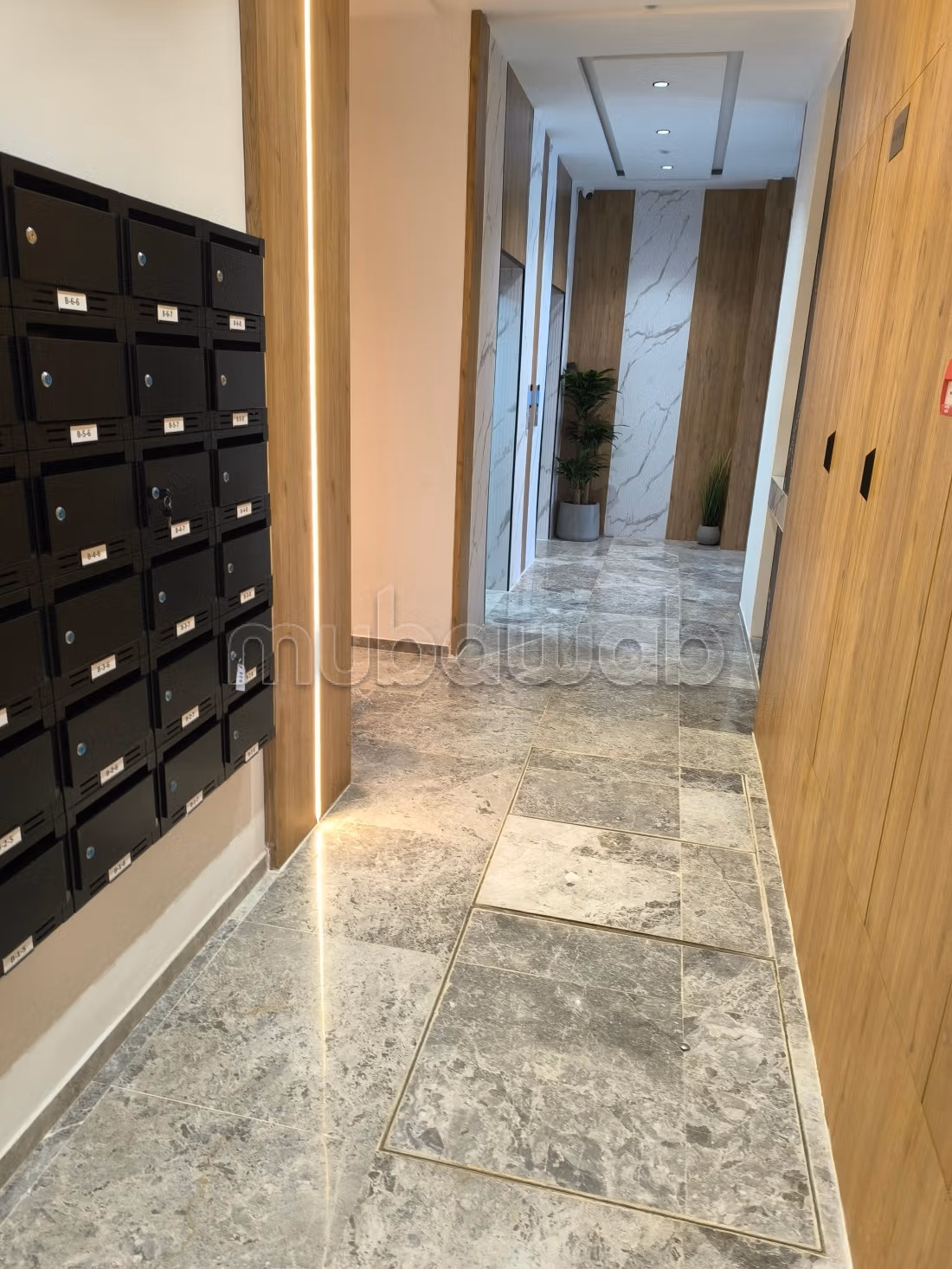 Bureaux en location à Radès. 
Surface totale 59 m². 
Avec ascenseur