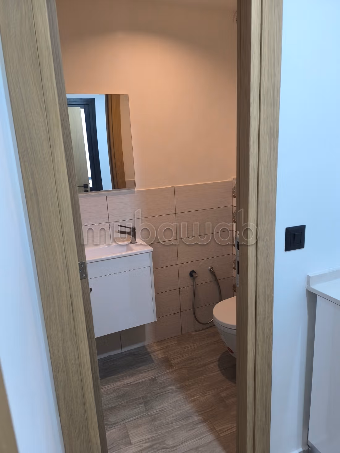Bureaux en location à Radès. 
Surface totale 59 m². 
Avec ascenseur