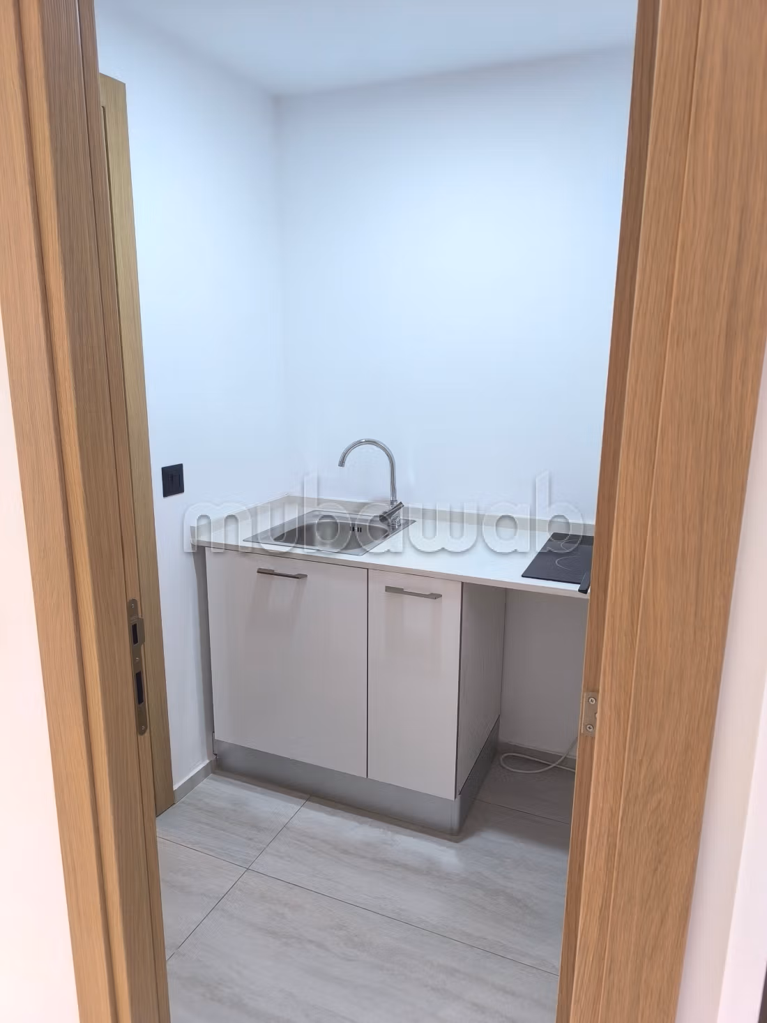 Bureaux en location à Radès. 
Surface totale 59 m². 
Avec ascenseur