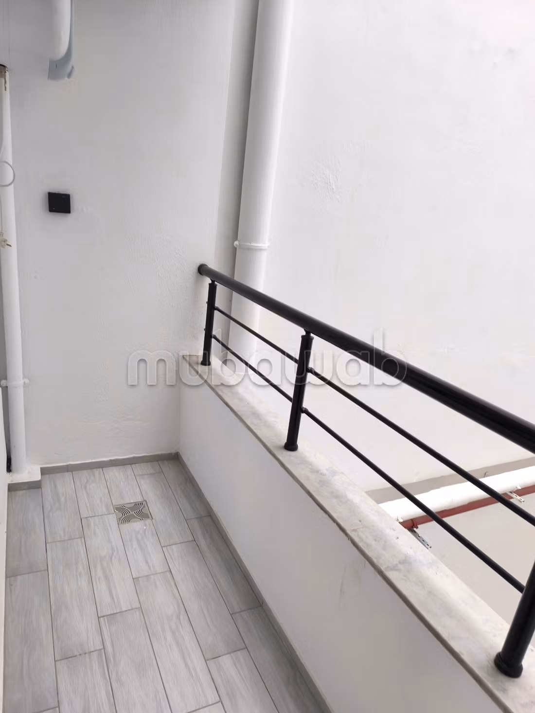 Bureaux en location à Radès. 
Surface totale 59 m². 
Avec ascenseur