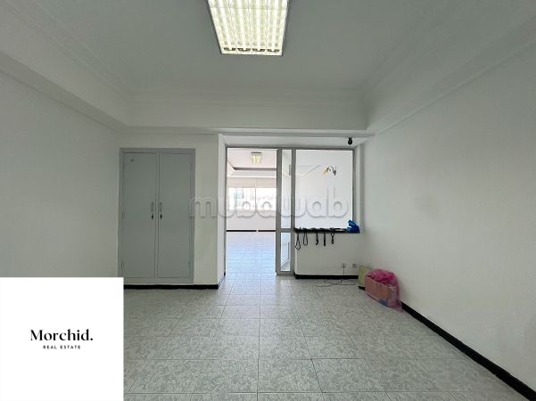 Location de bureaux à Maârif. 
Surface de 115 m². 
Garage privé