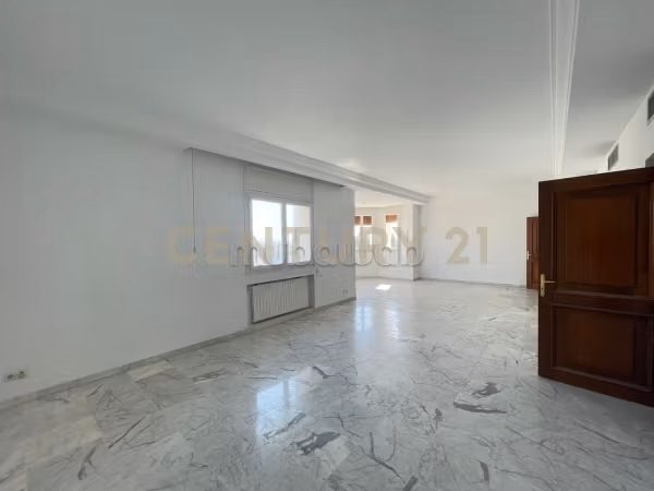 Un appartement S4 à louer Cité Mahrajène