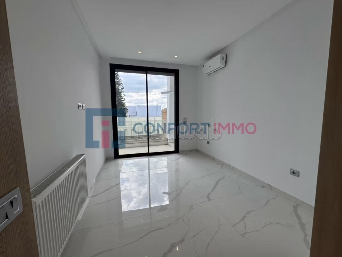 Vente Villa Jumelée avec Piscine – La Soukra