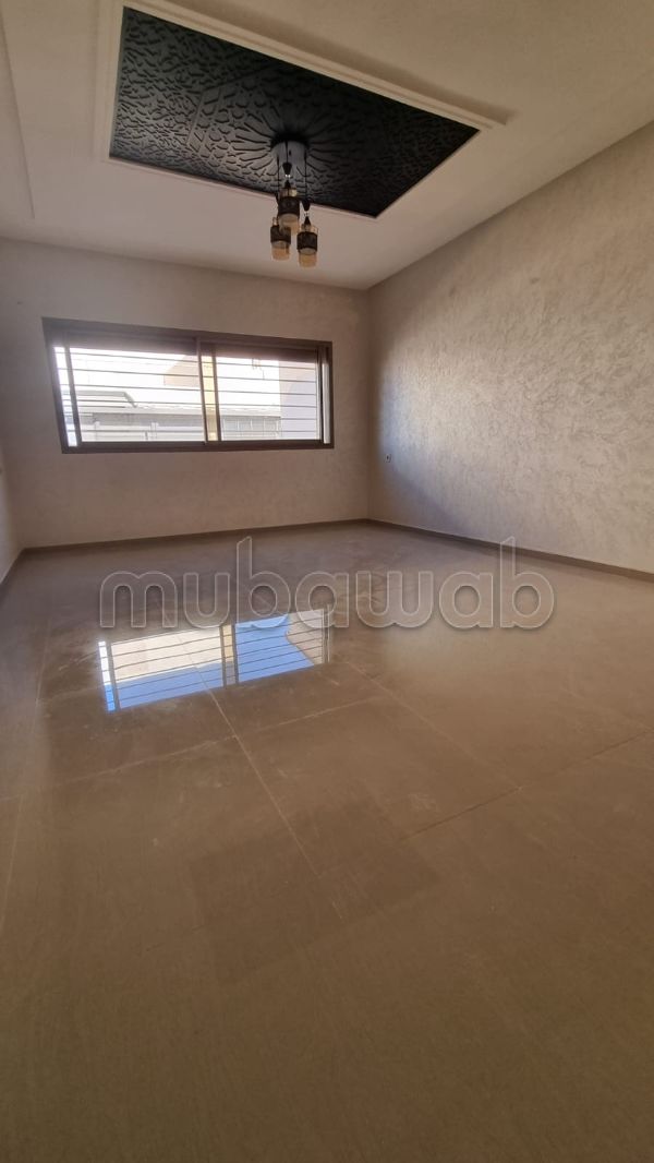 Apartment for rent in Hamria. 4 comfortable rooms. Satellite dish, secured residence