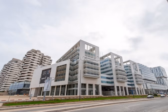 Ufficio in affitto a Casablanca Marina. Superficie totale 8 m². Servizio di concierge e aria condizionata