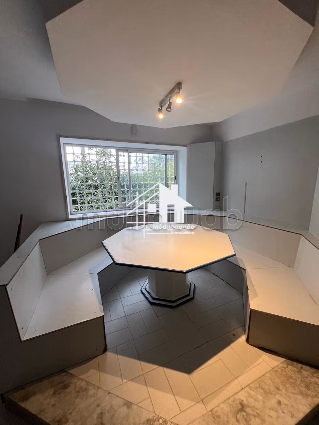 A louer villa S6 avec piscine à la soukra