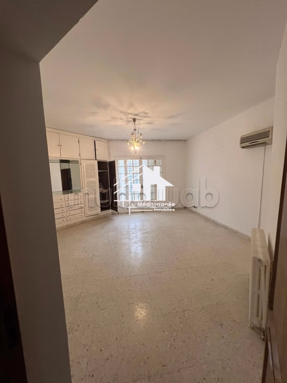 A louer villa S6 avec piscine à la soukra
