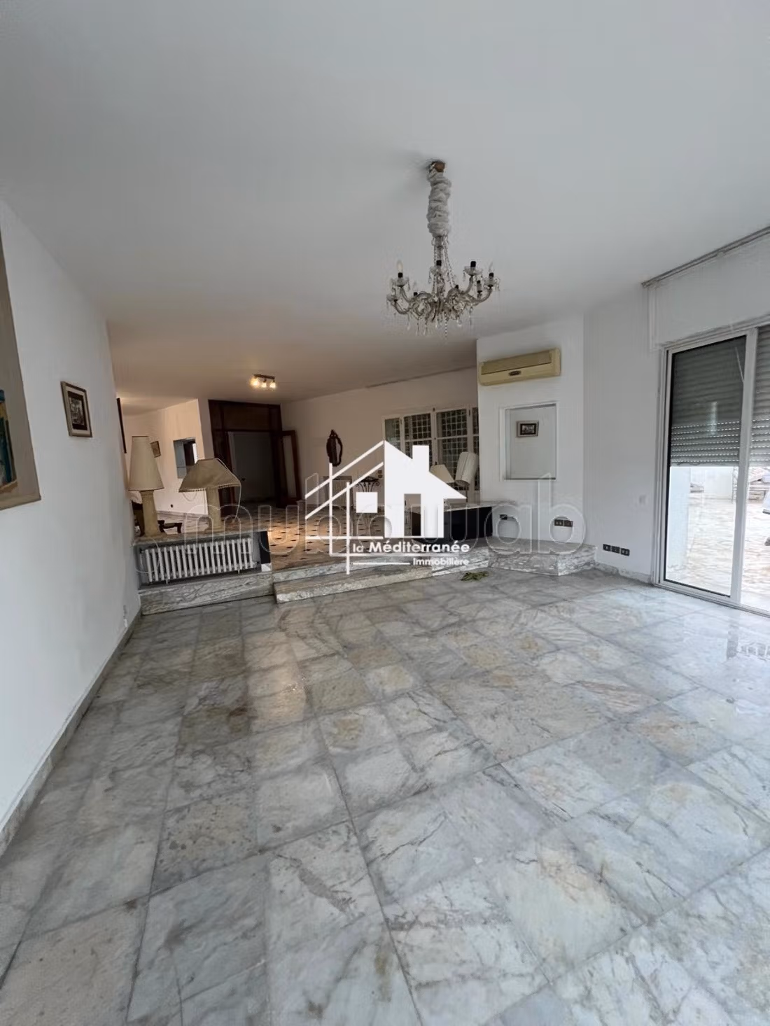 A louer villa S6 avec piscine à la soukra