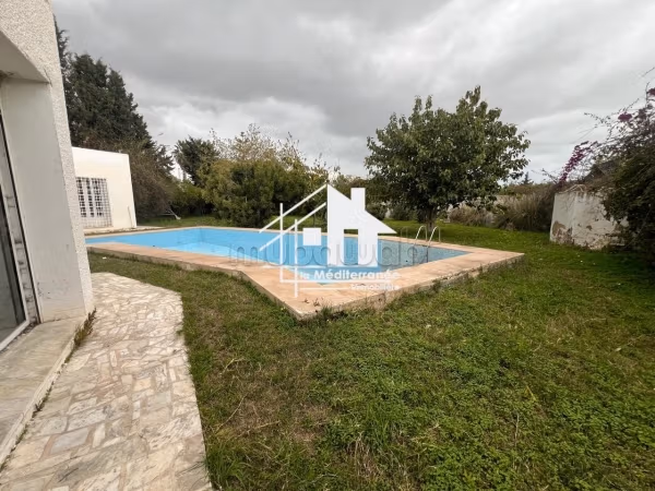 Magnifica casa di lusso in affitto a La Soukra. Superficie 600 m². Servizio di concierge e piscina