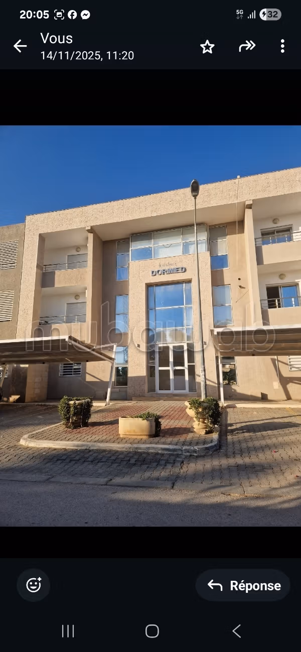 Bell'appartamento in vendita a La Soukra. 2 belle camere. Servizio di portineria disponibile, sistema di aria condizionata