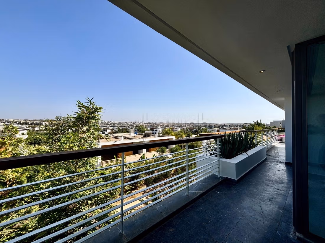 Appartement avec trois chambres à louer bouskoura