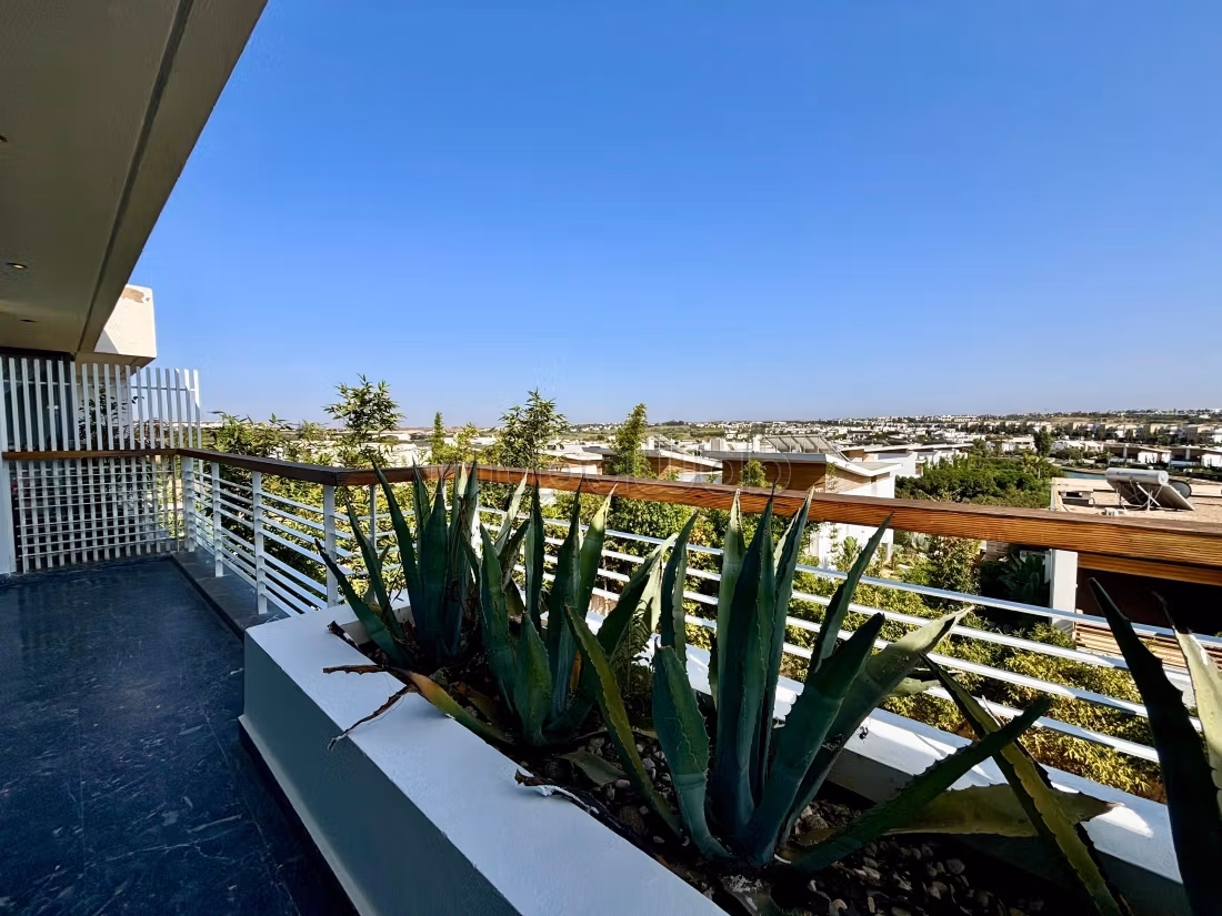 Appartement avec trois chambres à louer bouskoura